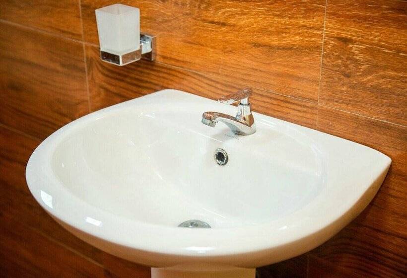 Пансион Misty Wood Cottage