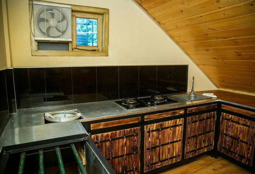 Пансион Misty Wood Cottage