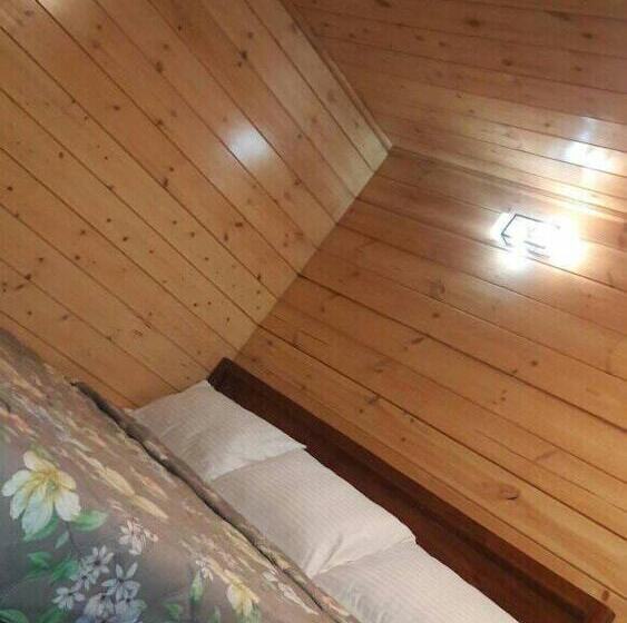 Пансион Misty Wood Cottage