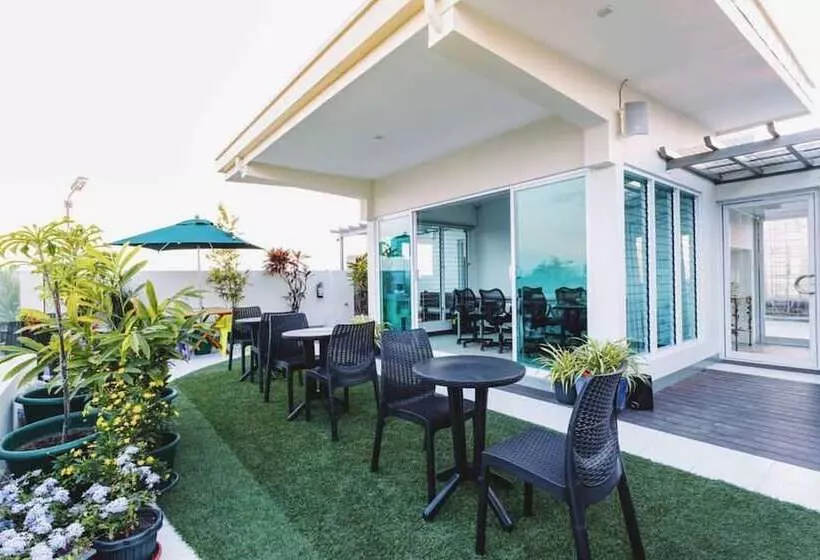 H Plus Hotel Powered By Cocotel