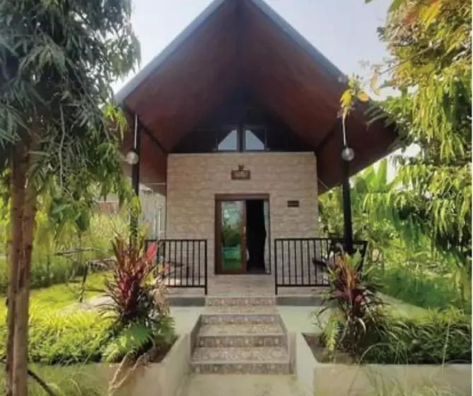 ホテル ไร่ปาริชาติ