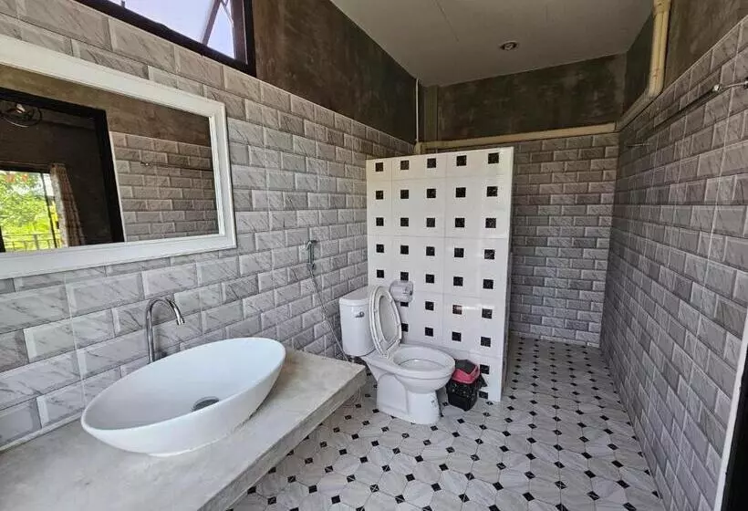 ホテル ไร่ปาริชาติ