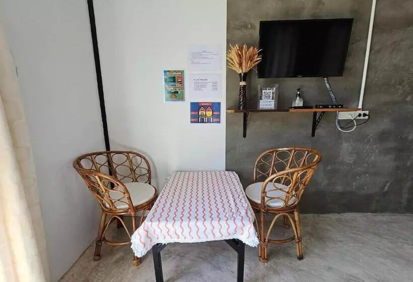 ホテル ไร่ปาริชาติ