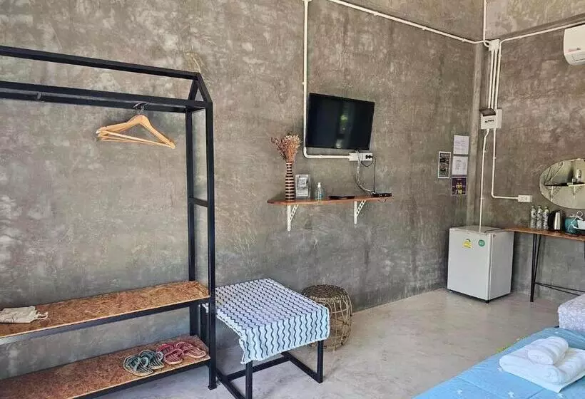 ホテル ไร่ปาริชาติ