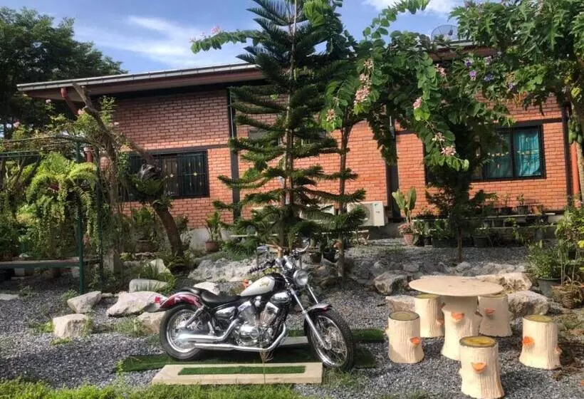 ホテル ไร่ปาริชาติ