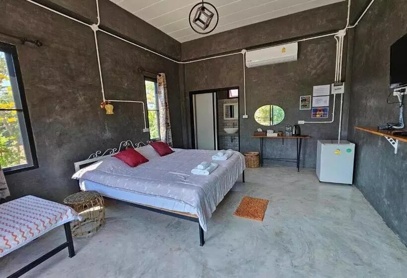 ホテル ไร่ปาริชาติ