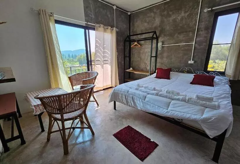 ホテル ไร่ปาริชาติ