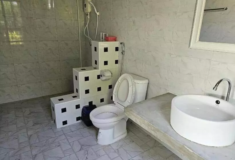 ホテル ไร่ปาริชาติ