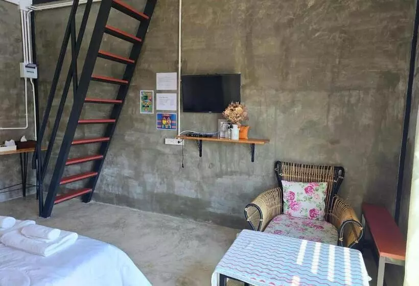 ホテル ไร่ปาริชาติ