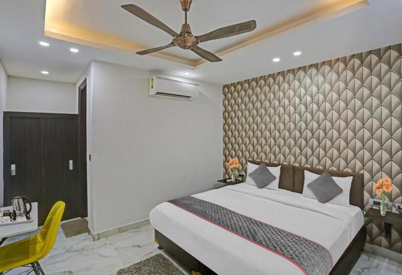 Collection O Hotel The Telone Stay