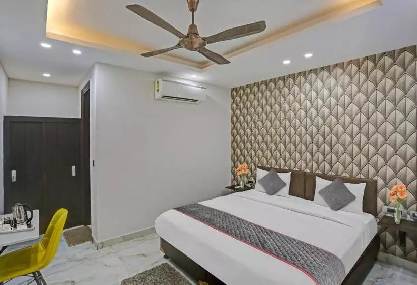 Collection O Hotel The Telone Stay