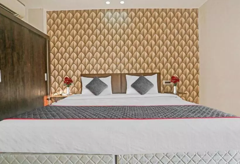Collection O Hotel The Telone Stay