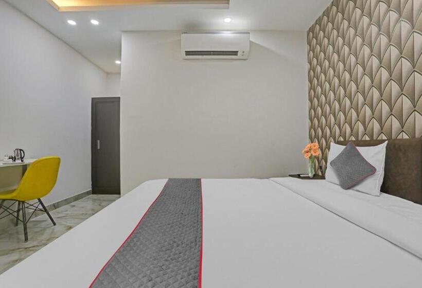 Collection O Hotel The Telone Stay