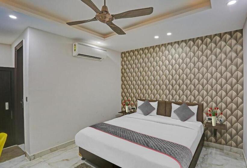 Collection O Hotel The Telone Stay