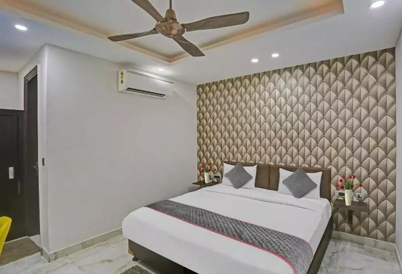 Collection O Hotel The Telone Stay