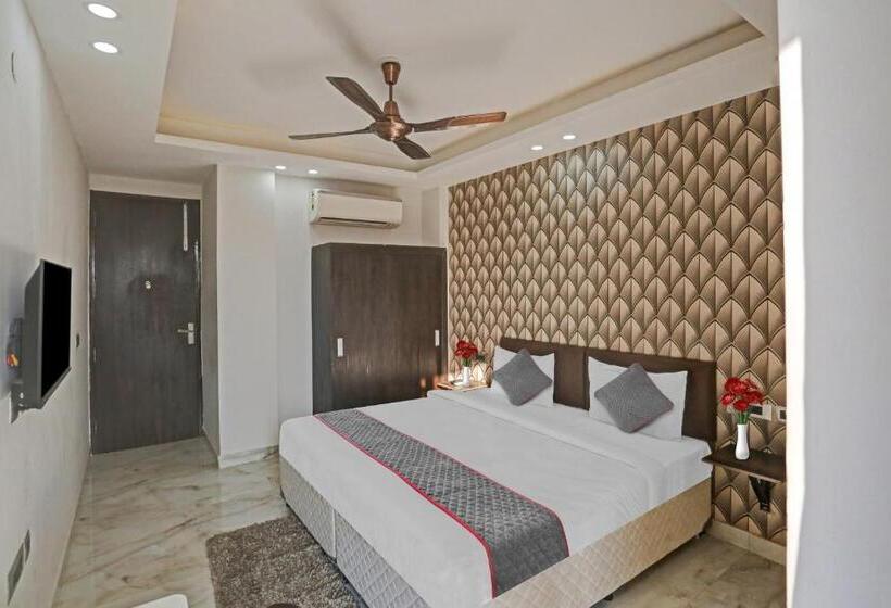 Collection O Hotel The Telone Stay