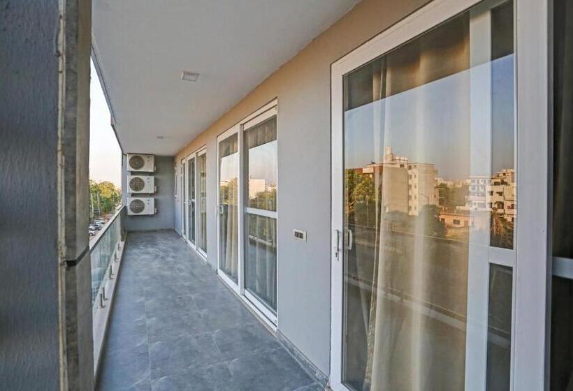 Collection O Hotel The Telone Stay