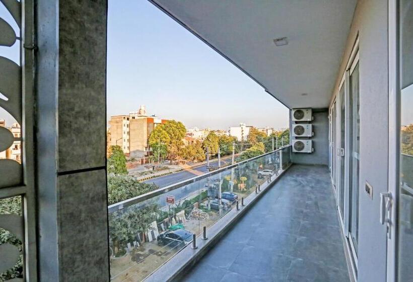 Collection O Hotel The Telone Stay