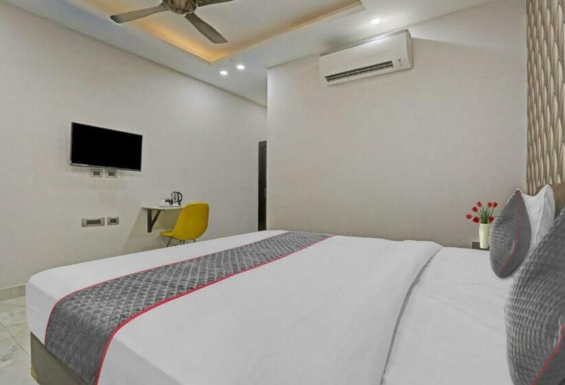 Collection O Hotel The Telone Stay