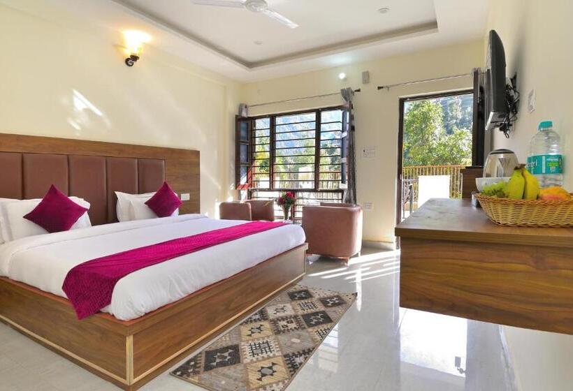 Hotel Dhanolti View By La Riqueza Welcome New Year With Fresh Snowfall