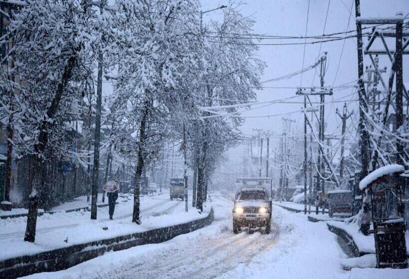 Hotel Dhanolti View By La Riqueza Welcome New Year With Fresh Snowfall