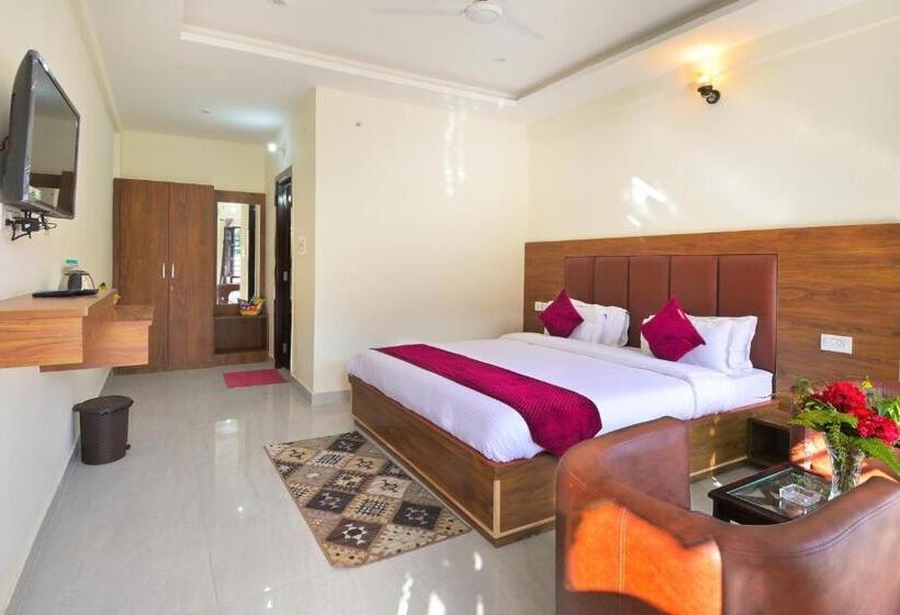 Hotel Dhanolti View By La Riqueza Welcome New Year With Fresh Snowfall