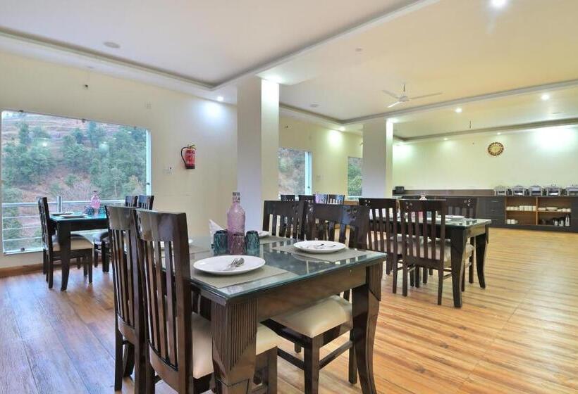 Hotel Dhanolti View By La Riqueza Welcome New Year With Fresh Snowfall