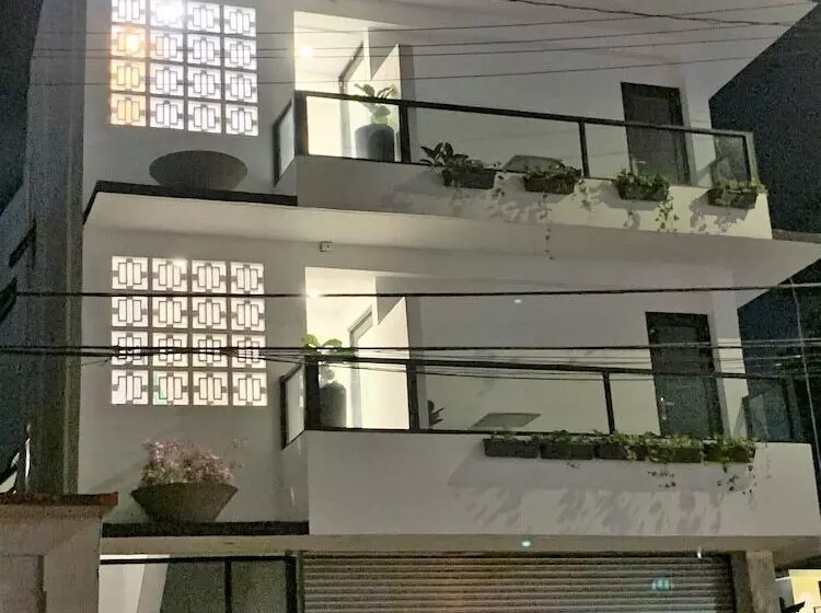 هتل La Calma Poshtel