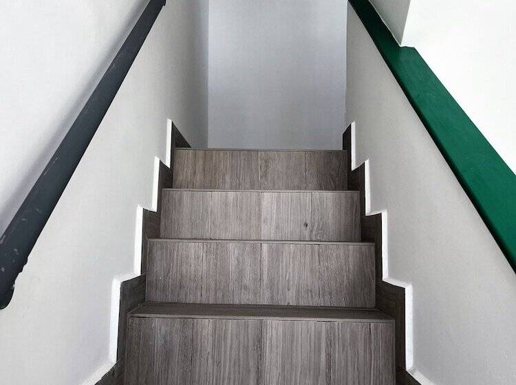 هتل La Calma Poshtel