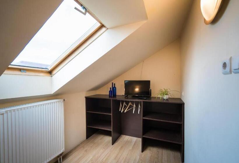 Squash Apartments & Studios