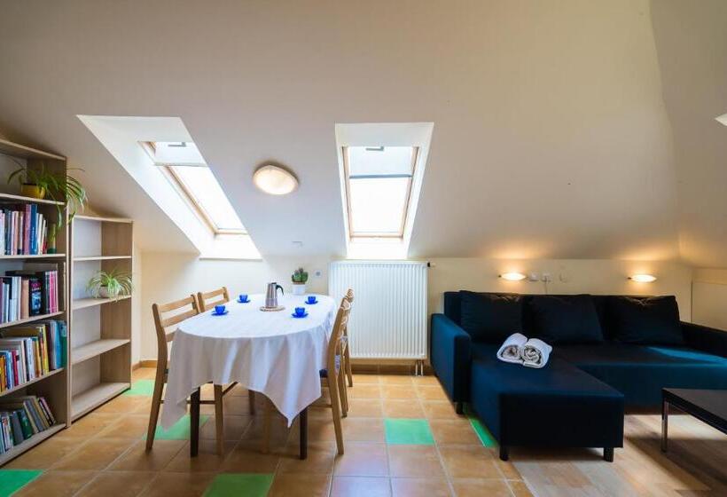 Squash Apartments & Studios