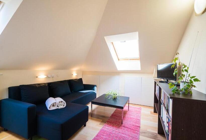 Squash Apartments & Studios