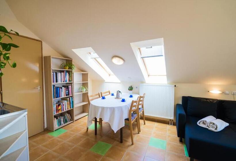 Squash Apartments & Studios