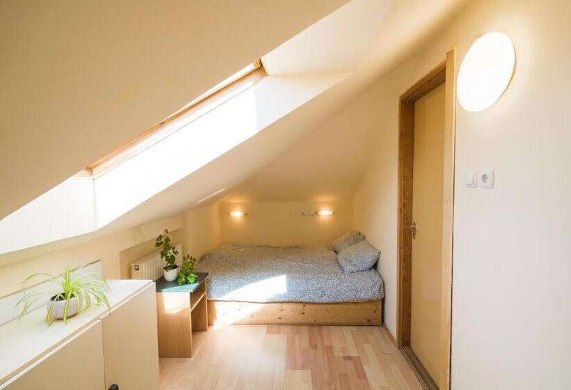 Squash Apartments & Studios