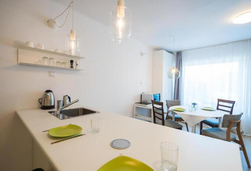 Squash Apartments & Studios