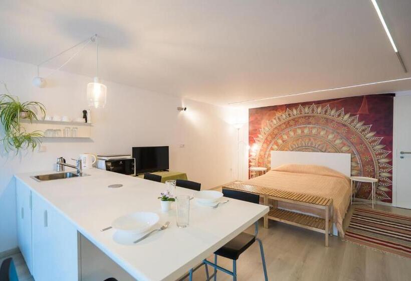 Squash Apartments & Studios