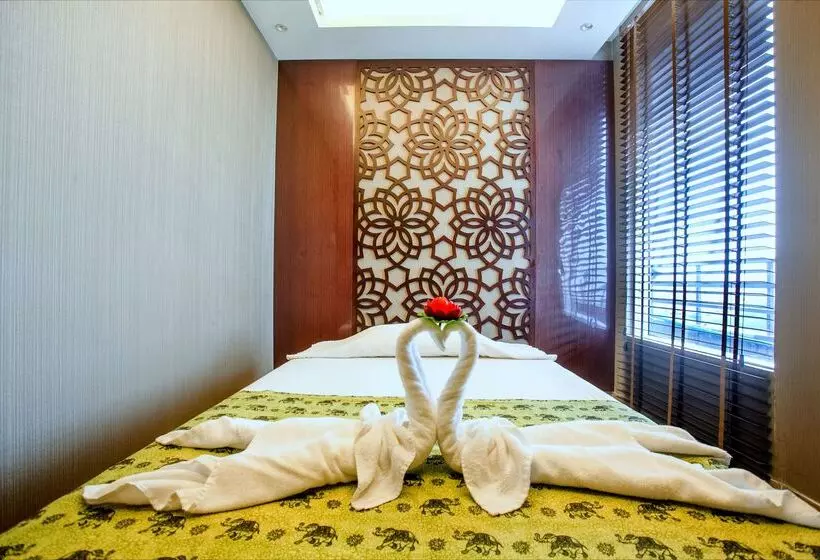 هتل Best Western Plus Maple Leaf