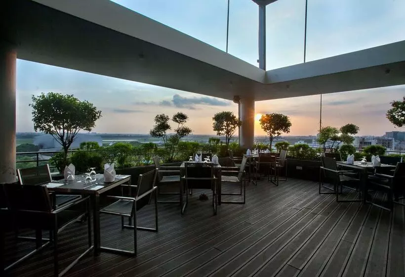 هتل Best Western Plus Maple Leaf