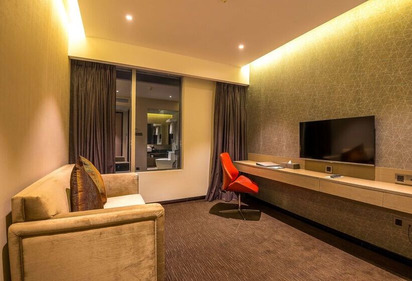 هتل Best Western Plus Maple Leaf