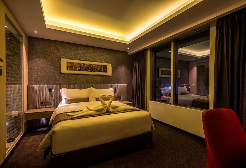 هتل Best Western Plus Maple Leaf