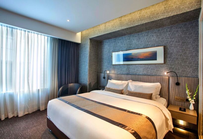 هتل Best Western Plus Maple Leaf