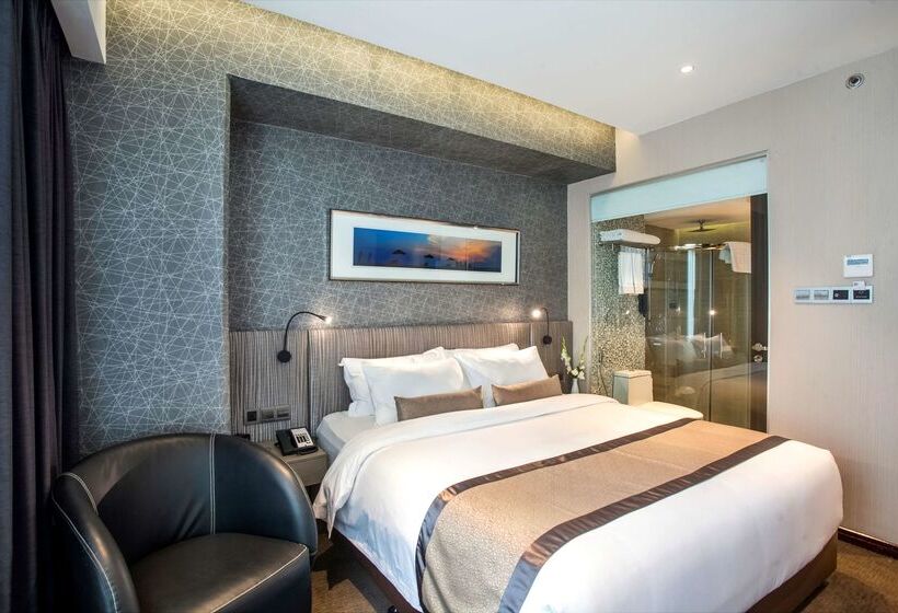 هتل Best Western Plus Maple Leaf