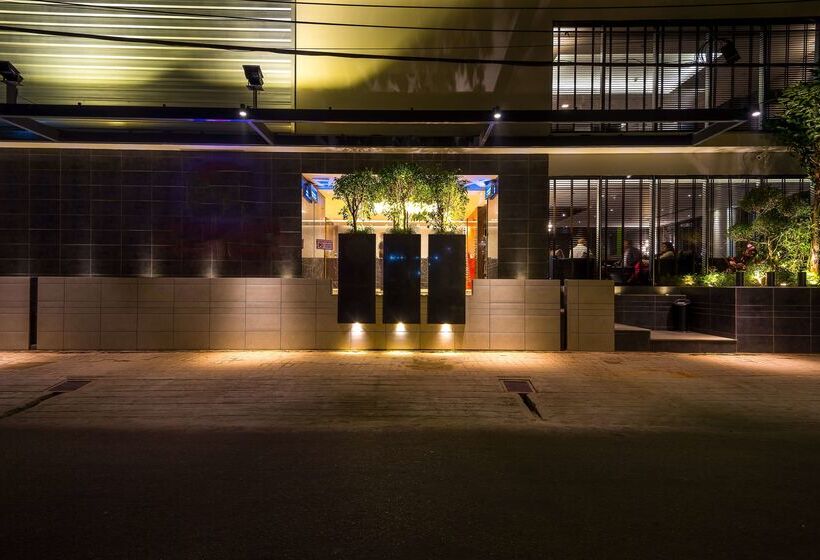 هتل Best Western Plus Maple Leaf