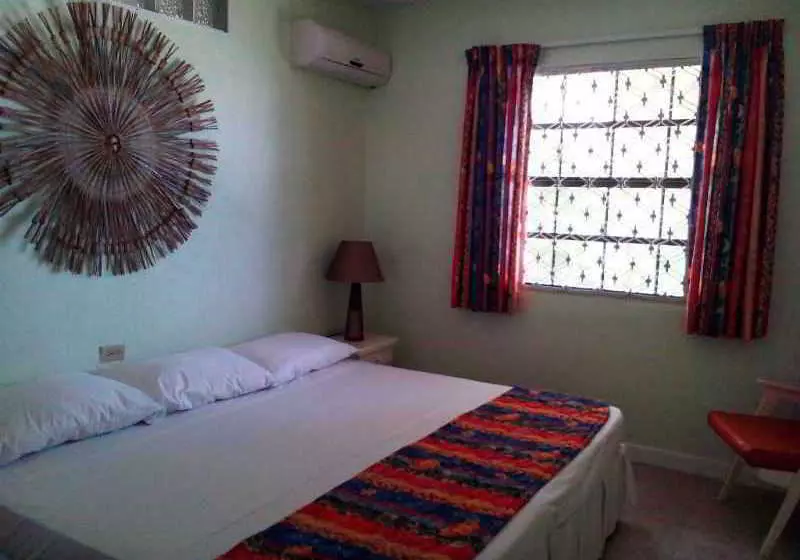 هتل Chateau Blanc Apartments On Se