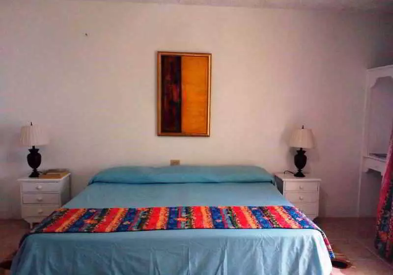 هتل Chateau Blanc Apartments On Se