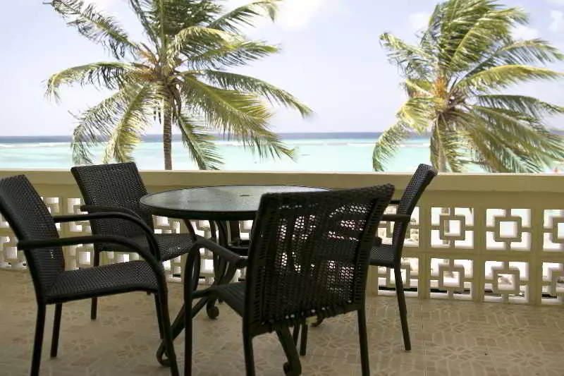 هتل Chateau Blanc Apartments On Se