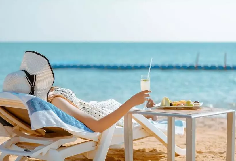 هتل Coral Sea Beach And Aqua Park