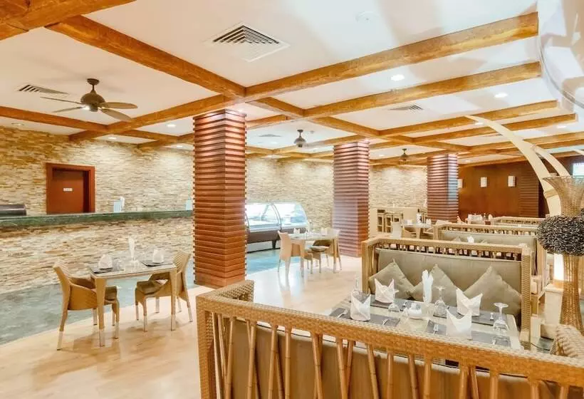 هتل Coral Sea Beach And Aqua Park