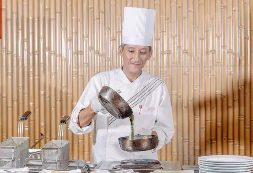 هتل Coral Sea Beach And Aqua Park