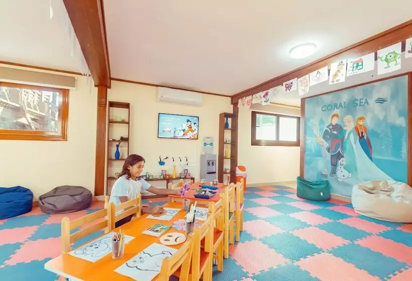 هتل Coral Sea Beach And Aqua Park